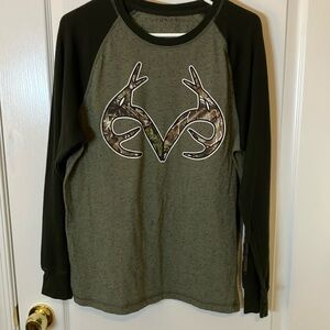 Realtree men’s shirt, medium